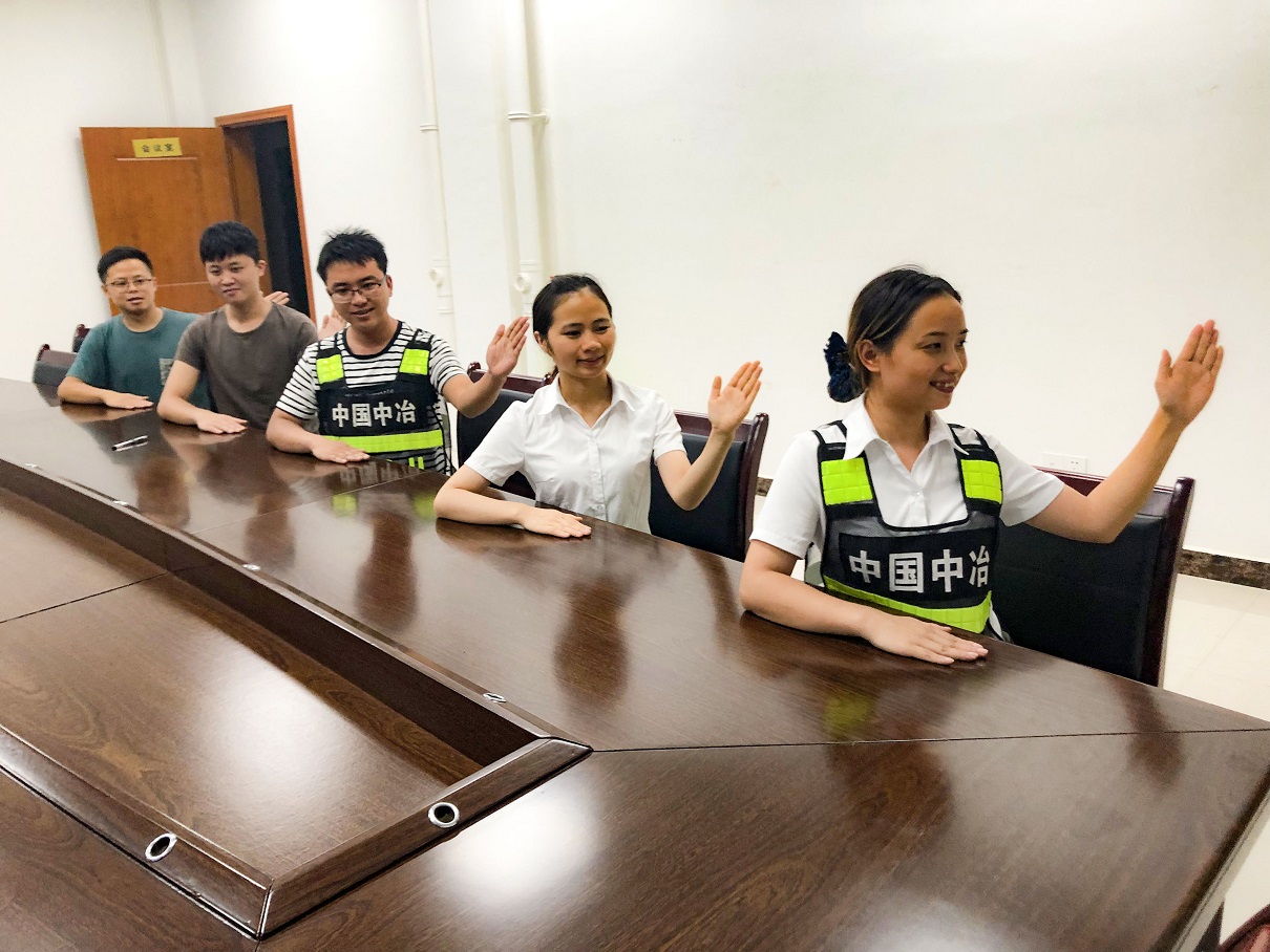 11.7月30日，三荔高速项目水各收费站组织新进职工业务知识考核，内容涵盖了收费标准、收费范围，文明优质服务礼仪、文明用语以及实际操作等，帮助他们尽快掌握及熟悉收费岗位各项专业技能。（三荔项目公司 吴定勇 陈宏宇）